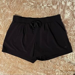 GapFit women’s lightweight athletic shorts size L